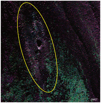 図表8-7-6-2 航空機搭載合成開口レーダーによる御嶽山観測で確認された火口の様子