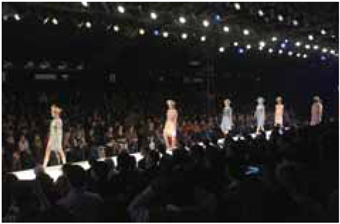 第4-2-2-3図　「Tokyo Fashion Week in FIRENZE/DELHI」の様子