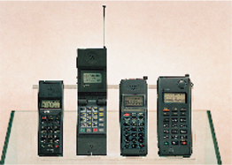 図表1-1-1-5　超小型携帯電話mova（ムーバ）端末
